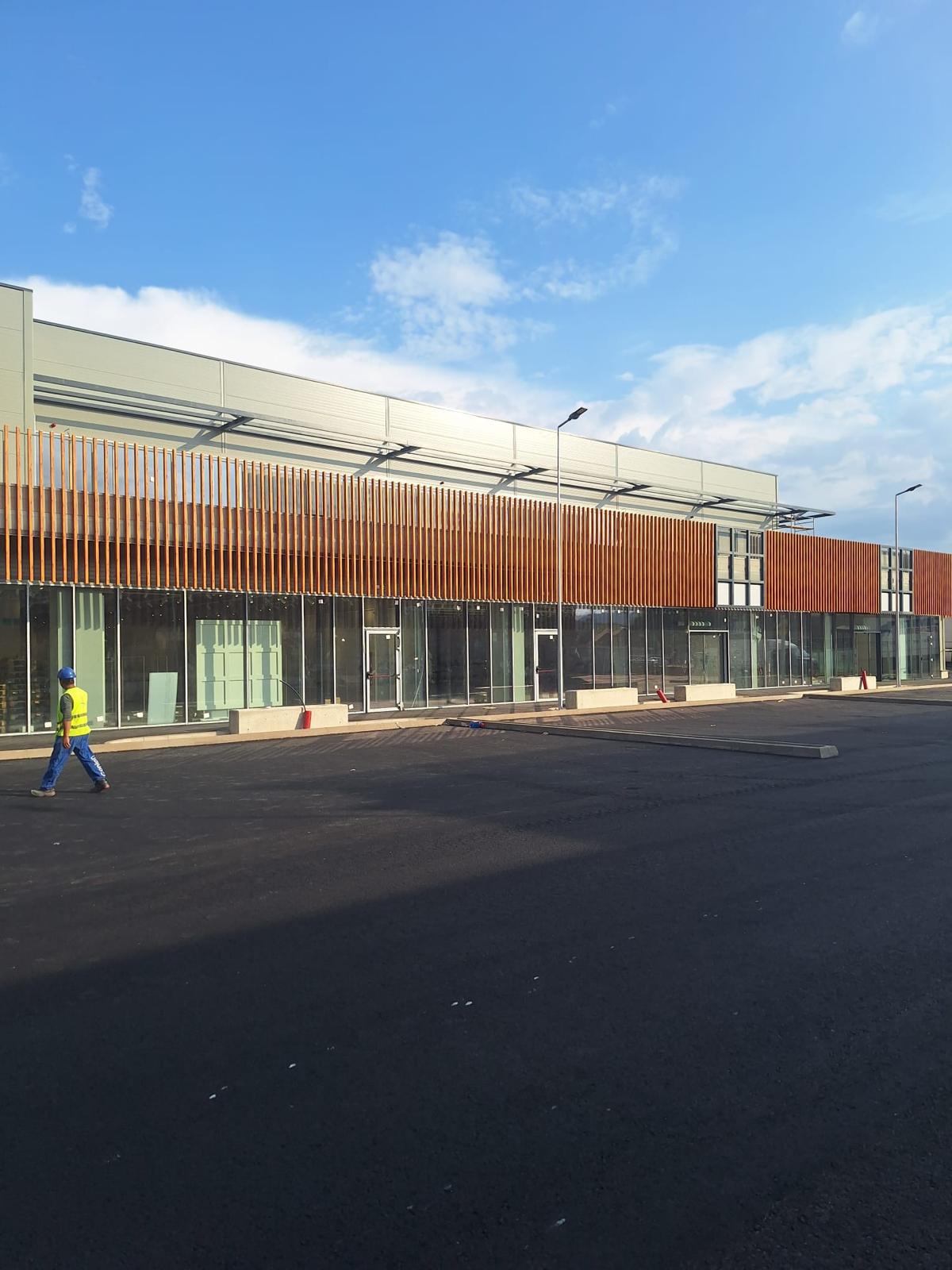 Lucrare riflaj exterior – Mall Cisnadie